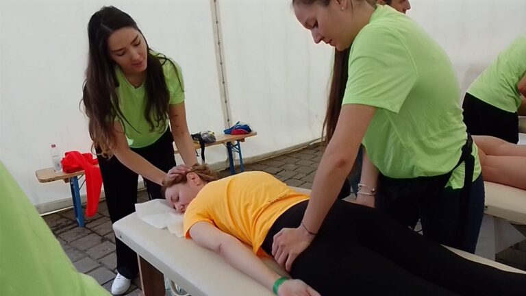 Pedra Mobile Massage bei einer Sportmassage auf dem Marathon in Mannheim